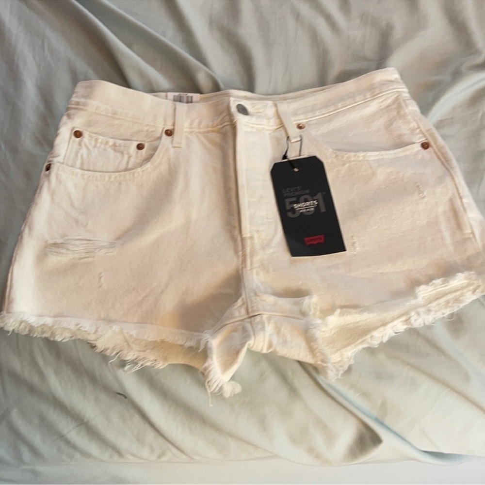 NWT LEVI WHITE HIGH WAISTED SHORTS